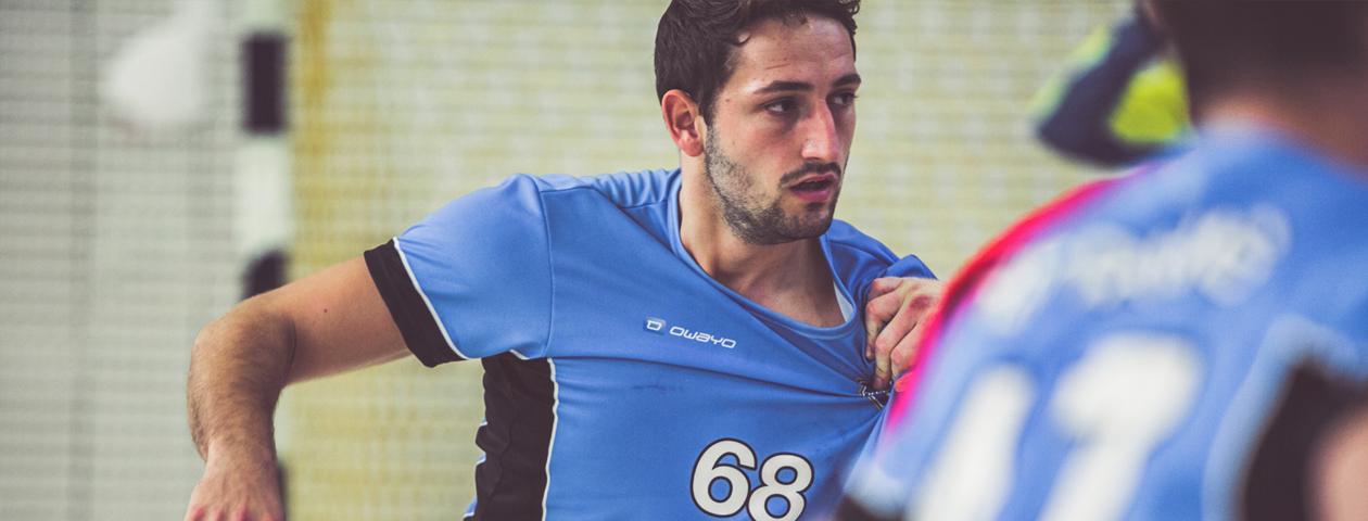 A man is wearing a blue handball jersey with the number 68 from Owayo.