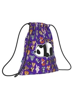 Ein lila Turnbeutel mit einem Muster aus verschiedenen Tiergesichtern und einem großen Panda-Gesicht in der Mitte, der mit schwarzen Schnürsenkeln verschlossen wird.