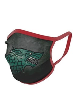 Eine Gesichtsmaske mit einem grünen Wolfsschädel-Design auf schwarzem Hintergrund und roten Bündchen.