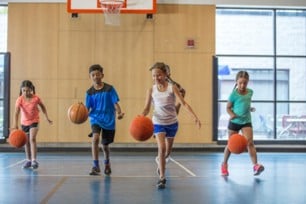 Aufwärmspiele im Basketball: 5 beliebte Spiele für Ihre Teams & Klassen