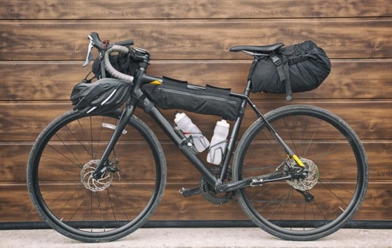 Bikepacking mit dem Gravel Bike: Taschen, Zubehör & Packliste