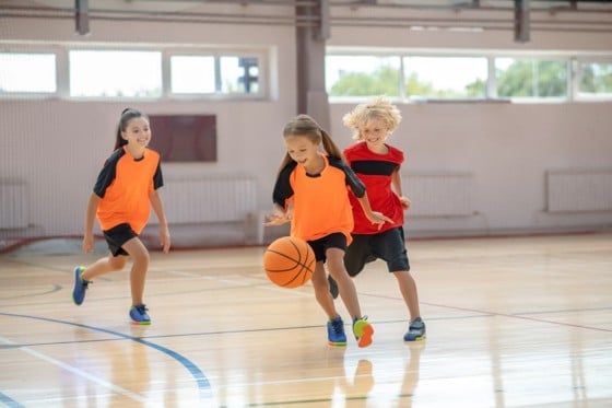 Dribble basket : Apprentissage, Astuces et Utilisation chez les jeunes