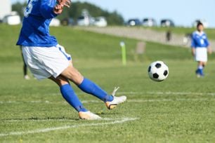 Freistoß im Fußball: Arten und Regeln