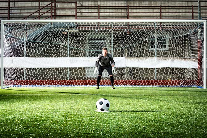 Goalkeeper training in football: exercises & tips from the coach