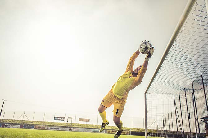 Goalkeeper training in soccer: exercises & tips from the coach