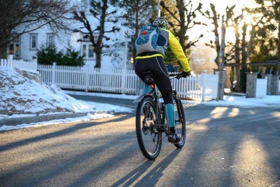 Radfahren im Winter: Tipps für Fahrtechnik & Winterbekleidung
