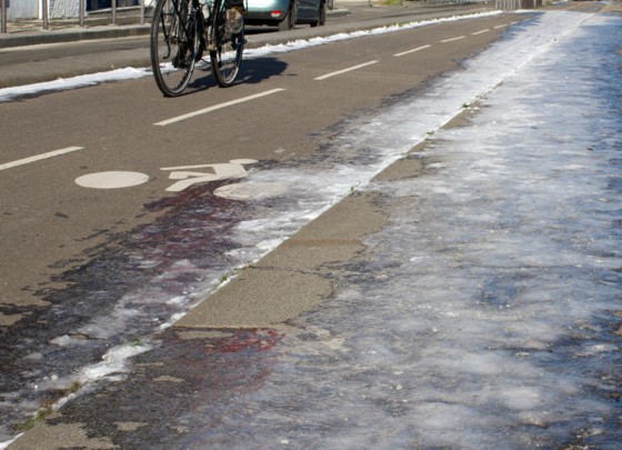 Schloss, Gangschaltung und Bremsen: Das Fahrrad im Winter enteisen