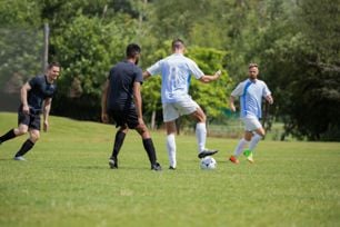 Spielaufbau im Fußball trainieren