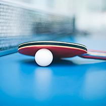 Des pongistes avec des maillots de tennis de table sublimés owayo