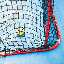 Giocatore di floorball con maglia da pallavolo personalizzata owayo